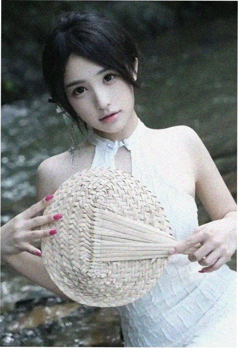 短剧《总裁的替身新娘》竖屏封面